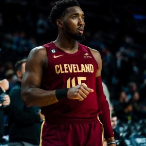 开云-米切尔飙分 戈贝尔3战54篮板！爵士双星各自闪耀